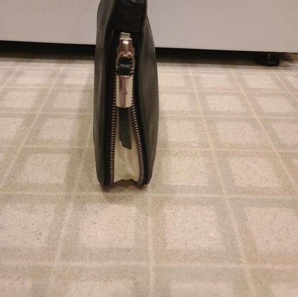 Banana Republic Black and White Leather Expandable Cosmetic Bag - Picture 3 of 6